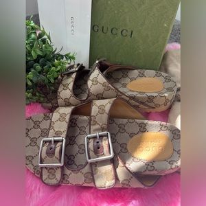 Brand new men’s Gucci dad slides